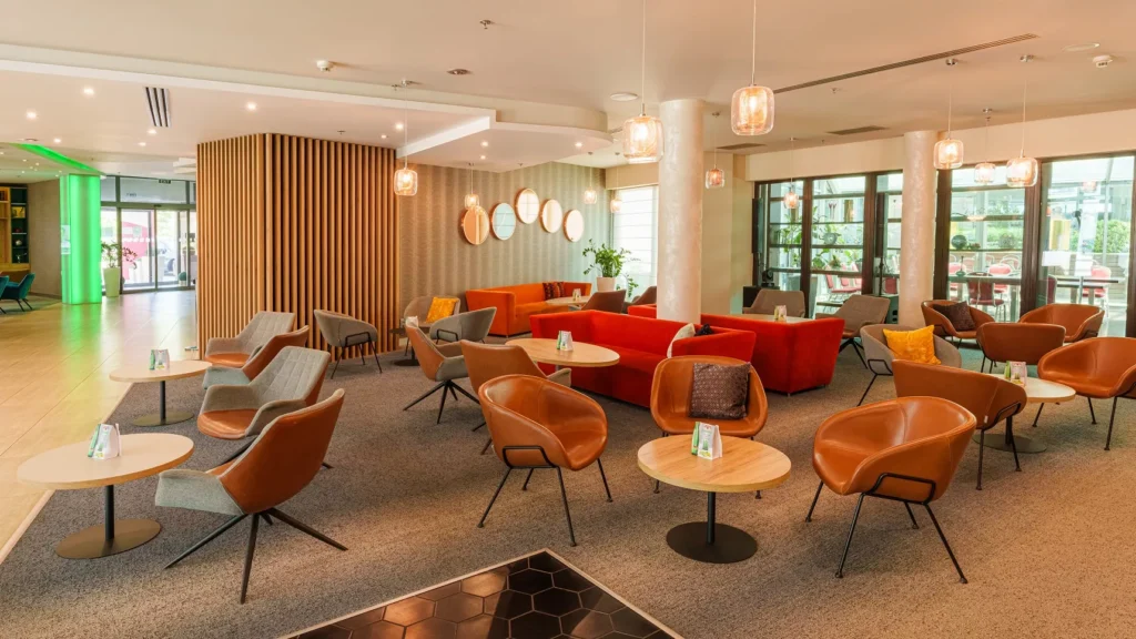 holiday inn trnava lobby bar